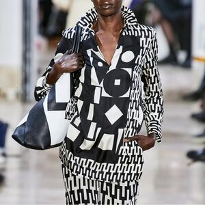 Akris Kaleidoscope Print Top Blouse Silk Tunic Black White Geometric Shapes 10